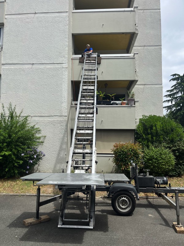 Location d'un monte meuble pour la livraison d'une cuisine à Bordeaux